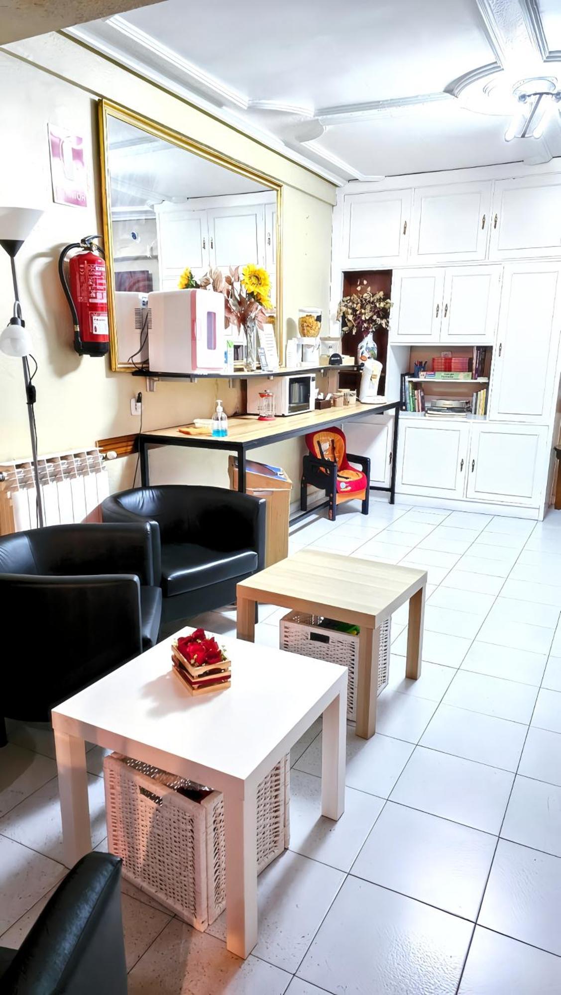 Caces Hostal La Rosa מראה חיצוני תמונה