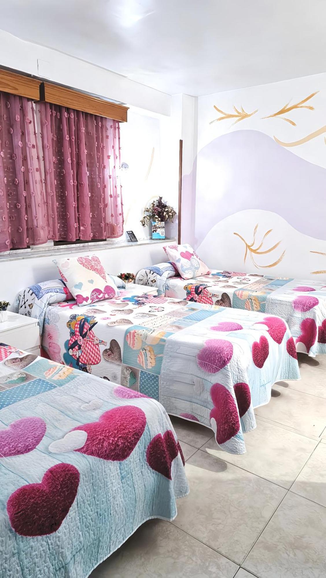 Caces Hostal La Rosa מראה חיצוני תמונה