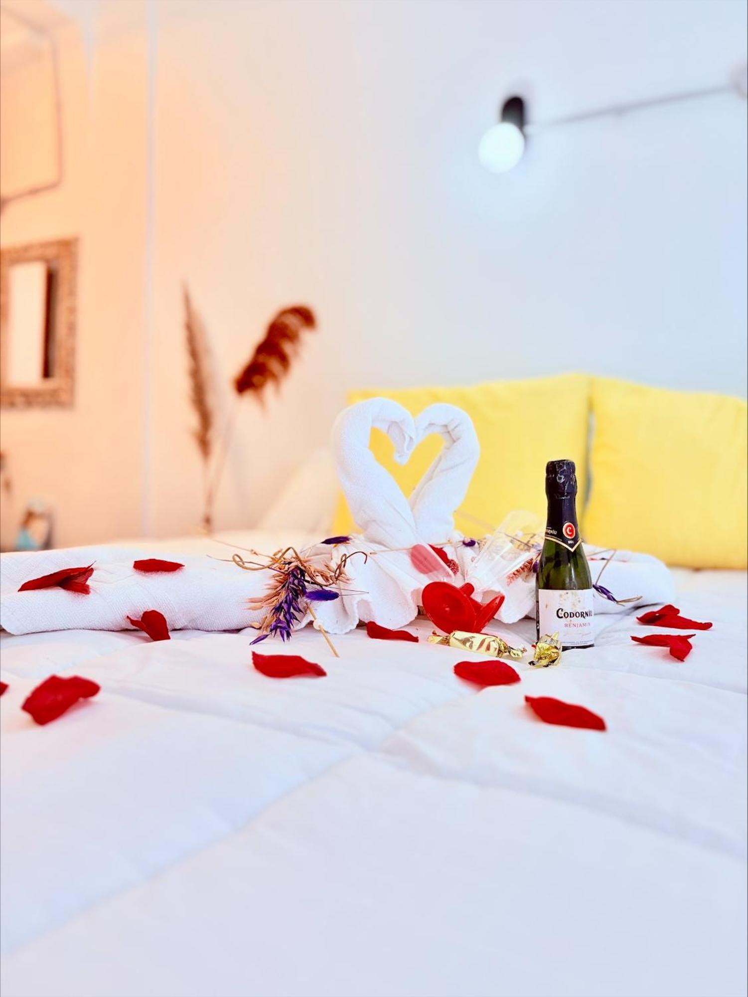 Caces Hostal La Rosa מראה חיצוני תמונה