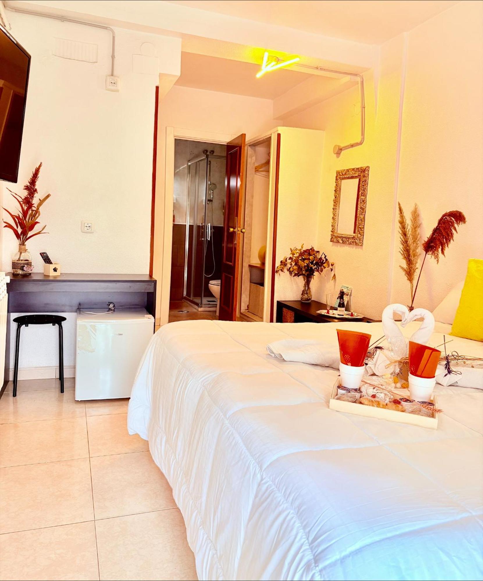 Caces Hostal La Rosa מראה חיצוני תמונה