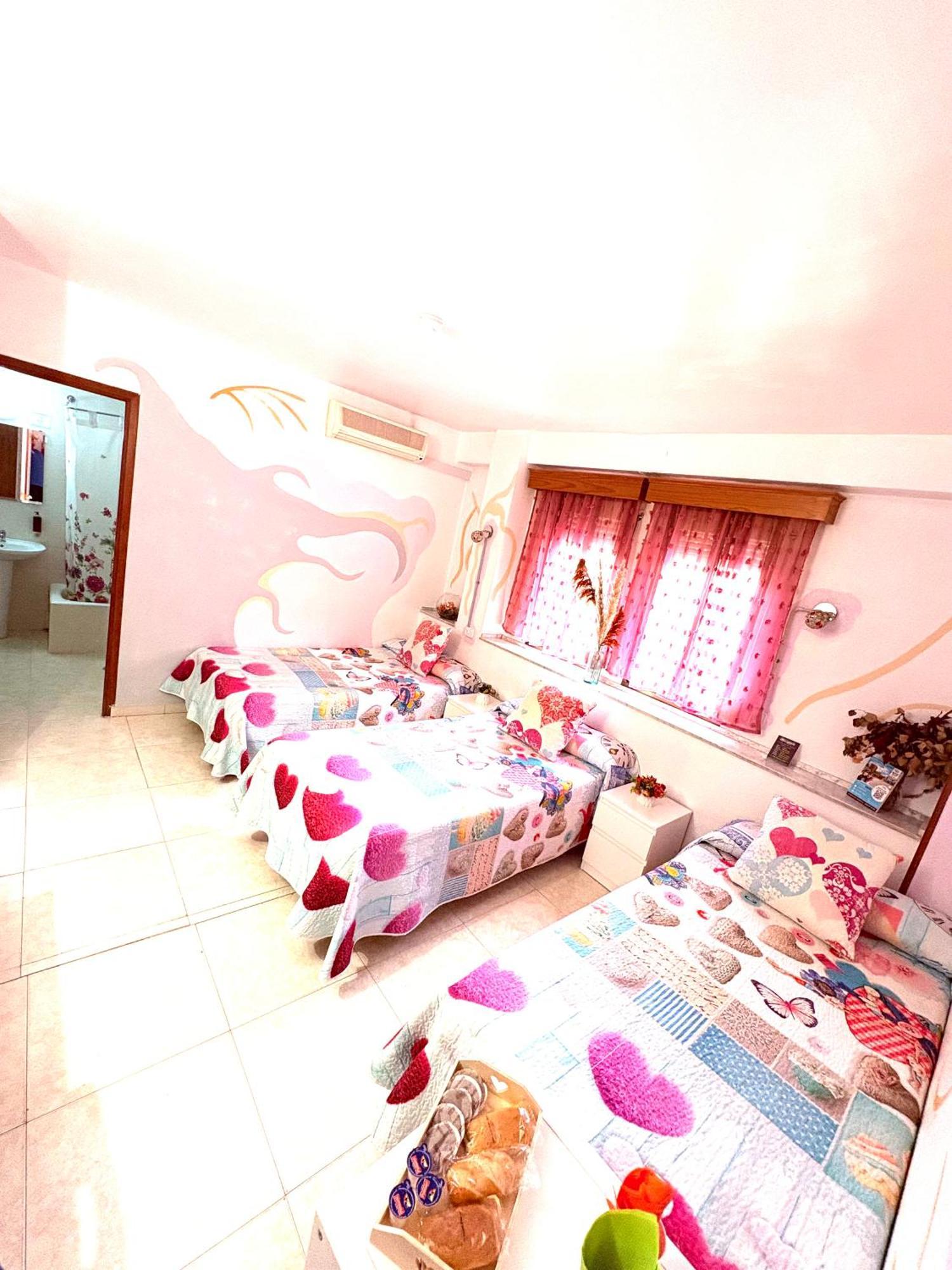 Caces Hostal La Rosa מראה חיצוני תמונה