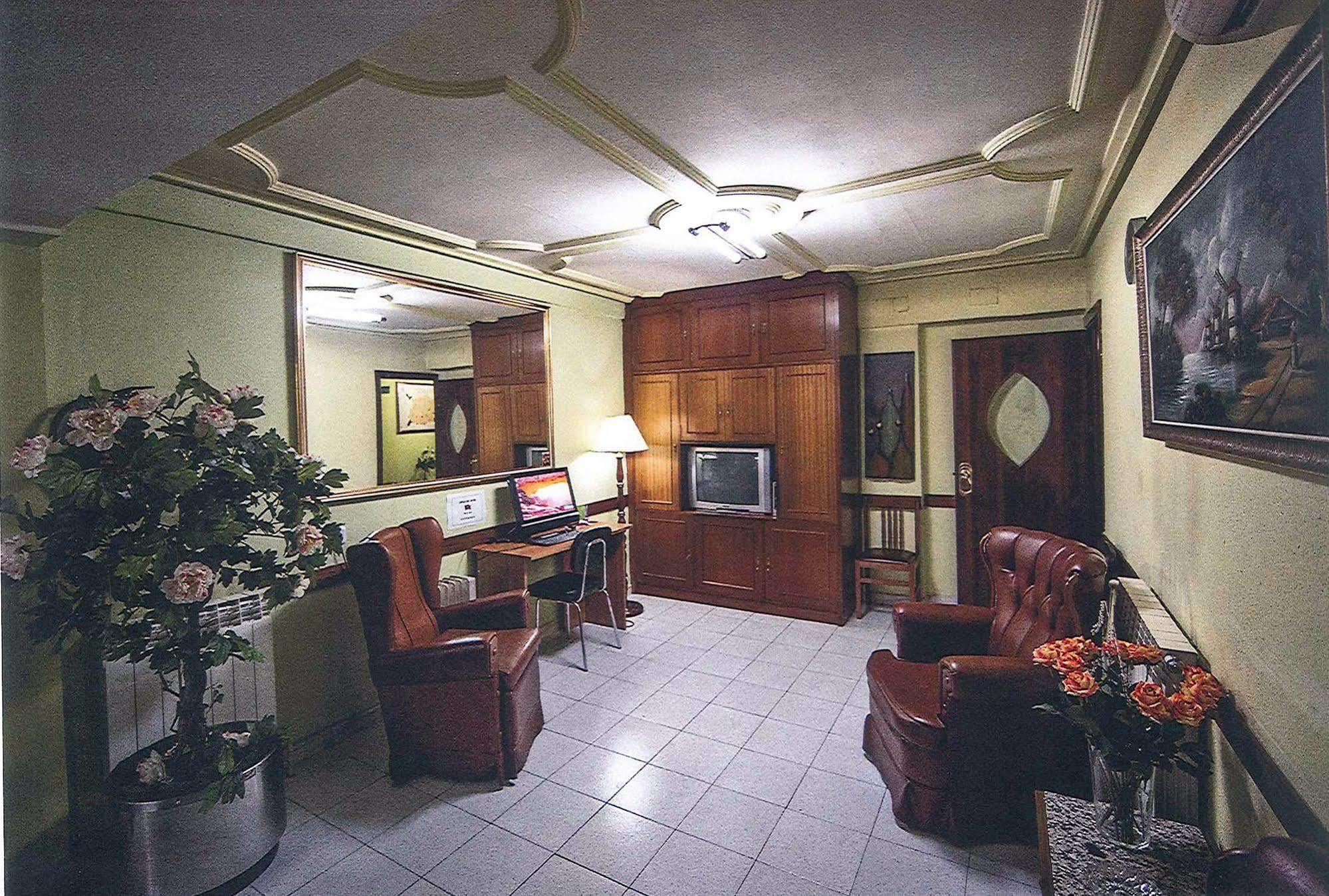 Caces Hostal La Rosa מראה חיצוני תמונה