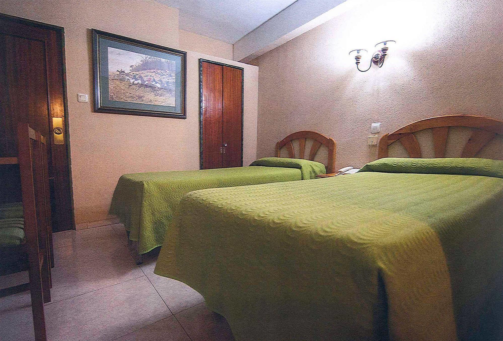 Caces Hostal La Rosa מראה חיצוני תמונה