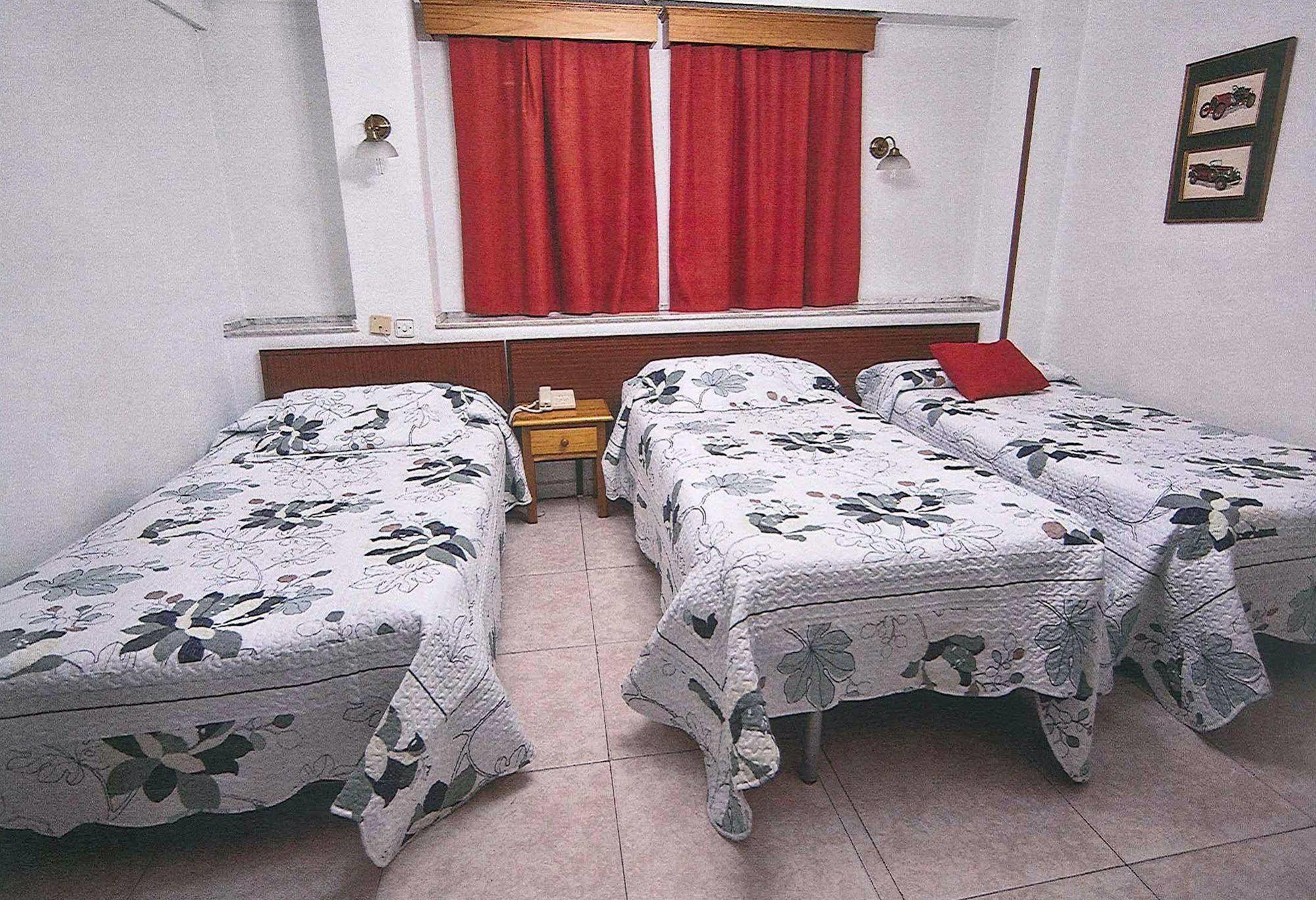 Caces Hostal La Rosa מראה חיצוני תמונה