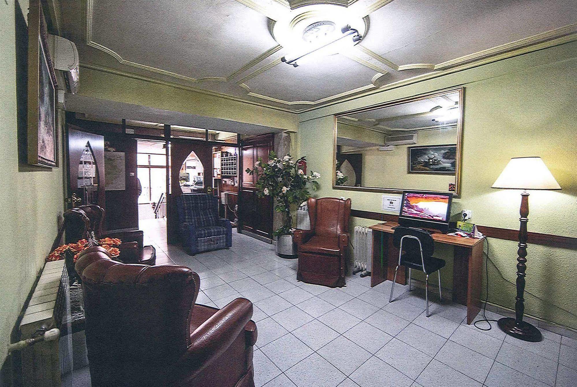 Caces Hostal La Rosa מראה חיצוני תמונה